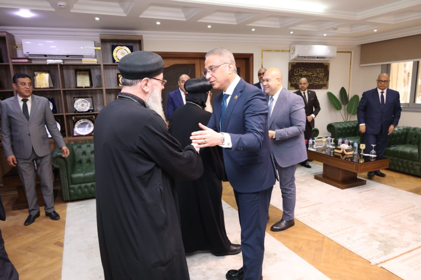 محافظ الجيزة يتلقى تهنئة وفود الكنائس بمناسبة عيد الأضحى المبارك محافظ الجيزة يتلقى تهنئة وفود الكنائس بمناسبة عيد الأضحى المبارك
