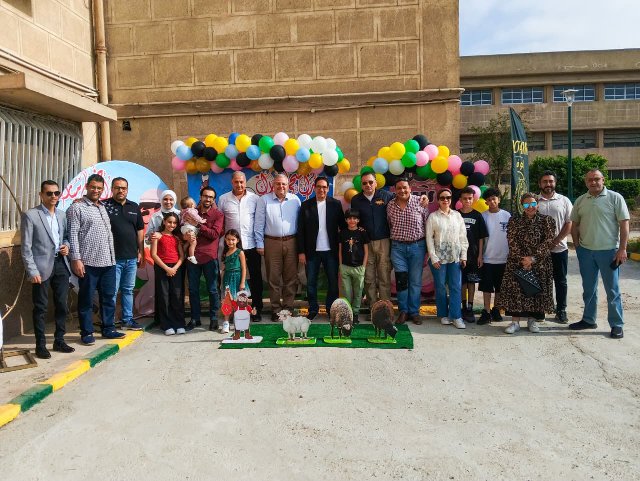 رئيس جامعة القاهرة يشارك أعضاء هيئة التدريس فى عيد الأضحى