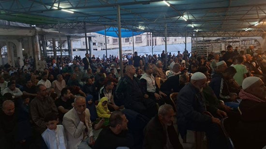 أدى آلاف الفلسطينيين صباح اليوم صلاة عيد الأضحى المبارك