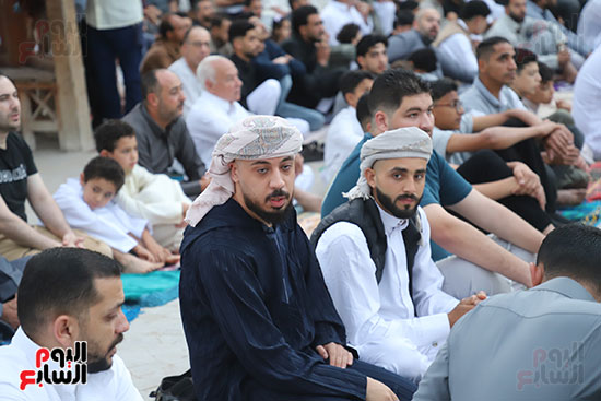 الاهالي-في-صلاة-العيد-في-العريش