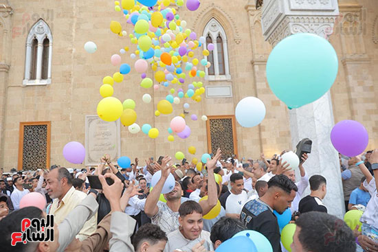 فرحة من قلب مسجد الحسين فرحة من قلب مسجد الحسين