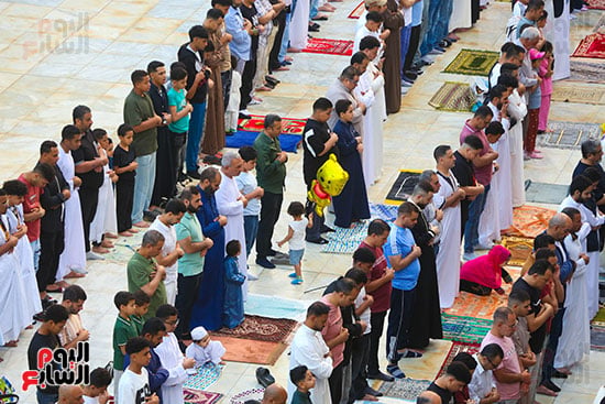صلاه عيد الاضحي داخل مسجد عمرو