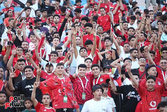 الجماهير المصرية فى ستاد القاهرة