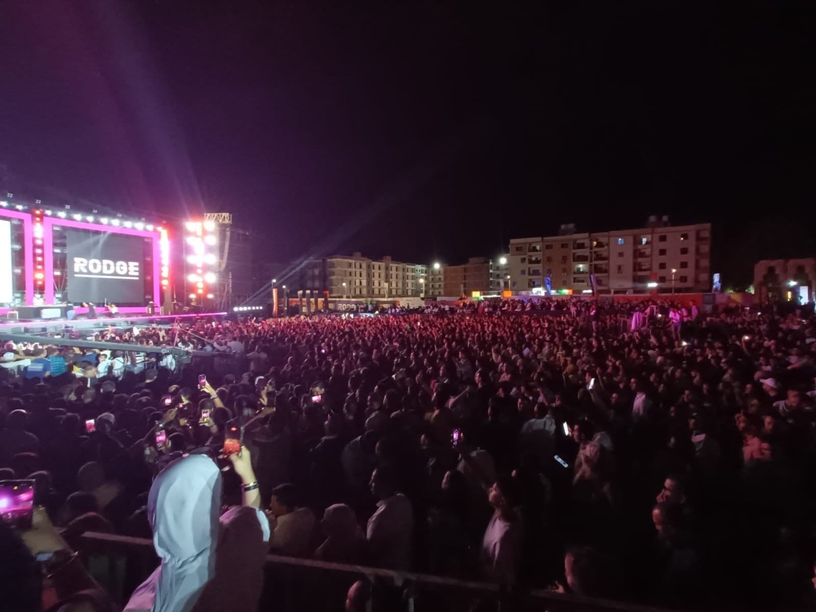 حفل ثاني أيام العيد بالغردقة وسط حضور جماهيري كبير (5)