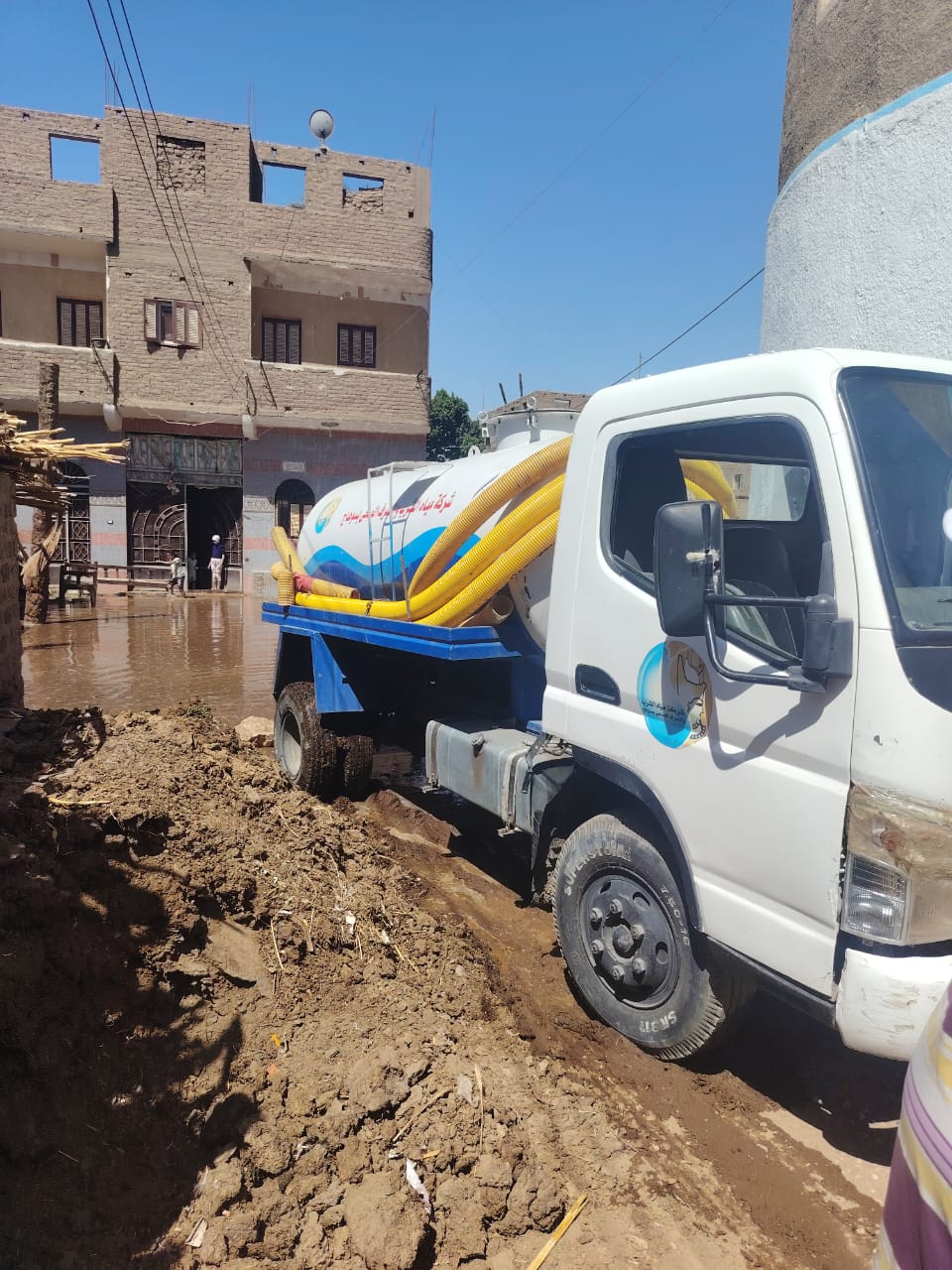 سيارة الكسح بالمنطقة سيارة الكسح بالمنطقة