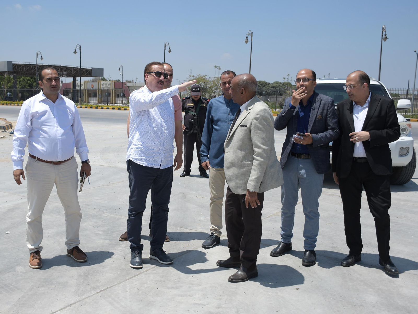 محافظ بورسعيد يتابع مراحل كوبرى النصر العائم الجديد