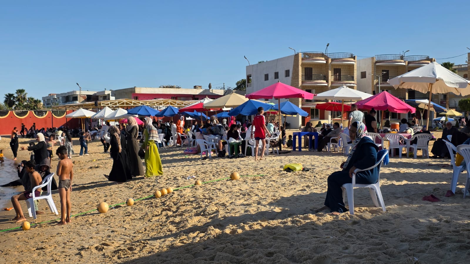 الإقبال على الشواطى