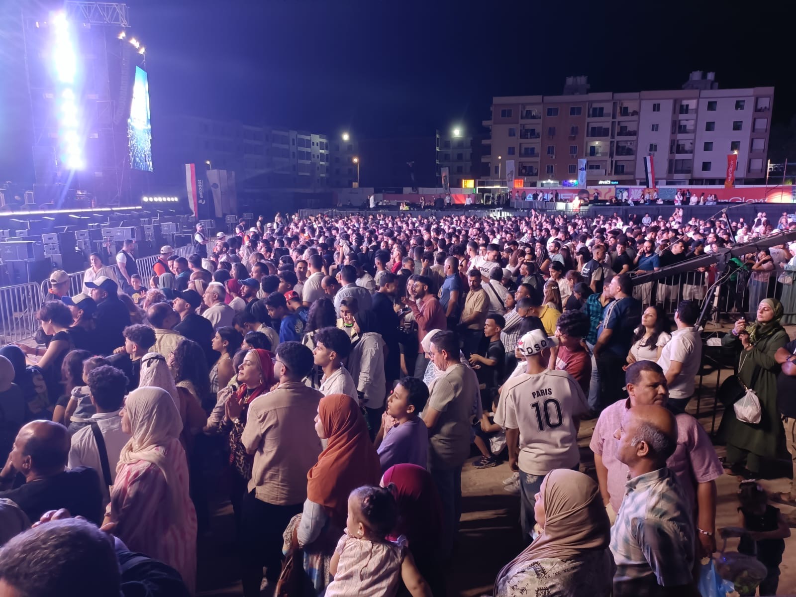حفل ثاني أيام العيد بالغردقة وسط حضور جماهيري كبير (3)