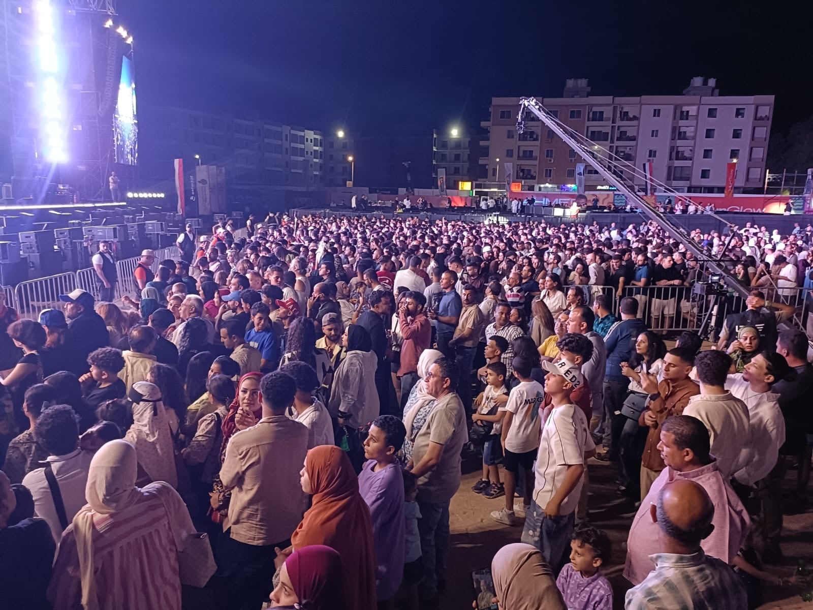 حفل ثاني أيام العيد بالغردقة وسط حضور جماهيري كبير (1)