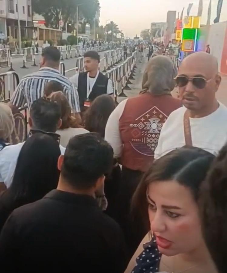 بدء إقبال المواطنين على الحفل