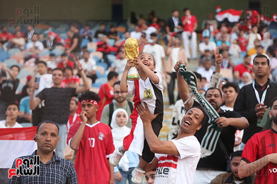 الجماهير المصرية تؤازر المنتخب أمام روسيا