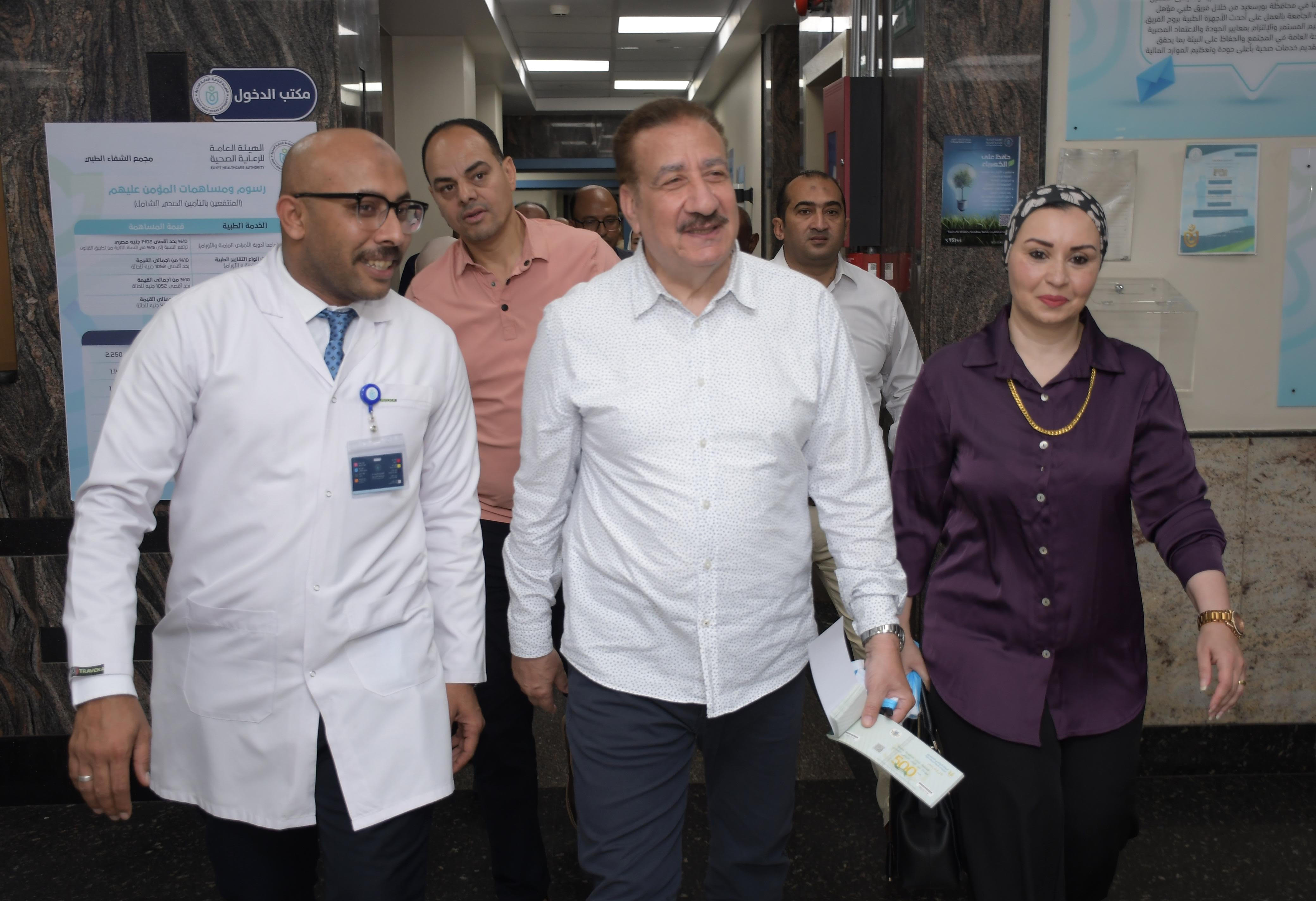 محافظ بورسعيد يتفقد المستشفى محافظ بورسعيد يتفقد المستشفى