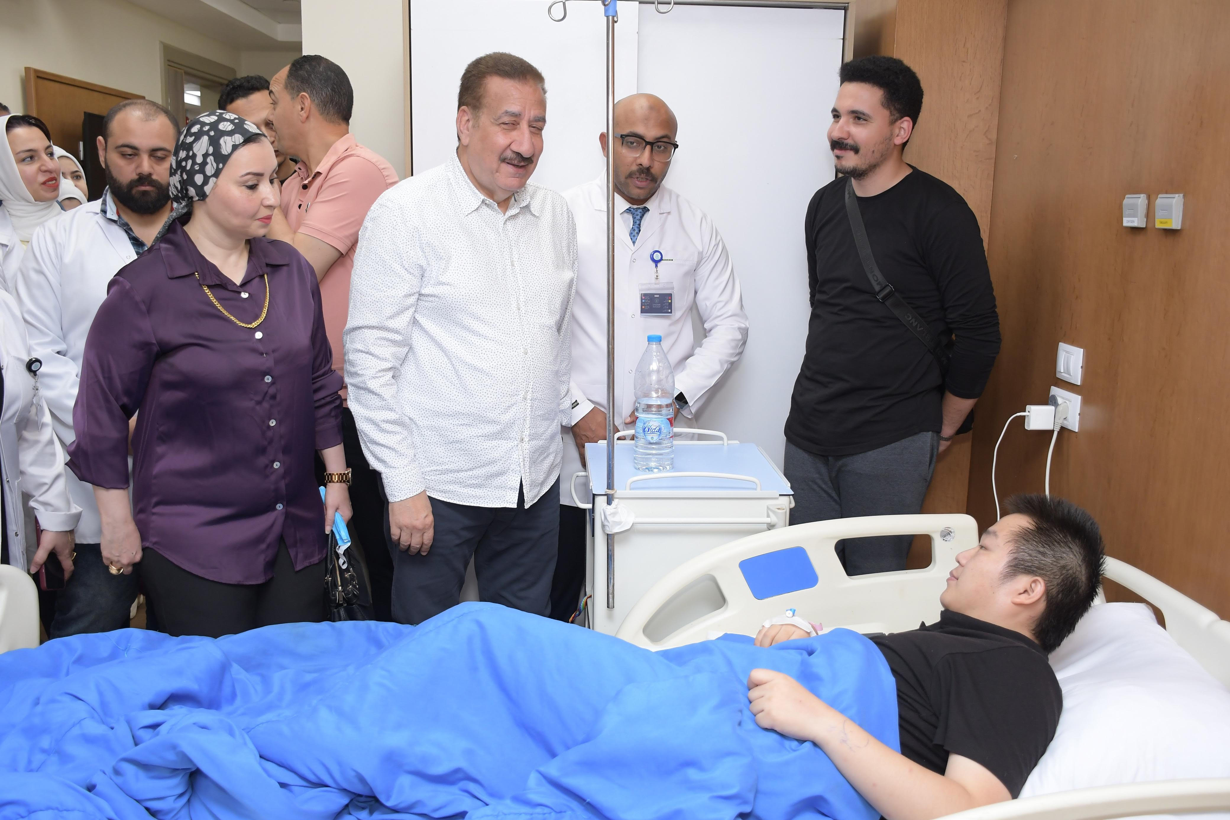 محافظ بورسعيد يلتقى بالمواطن الصينى محافظ بورسعيد يلتقى بالمواطن الصينى