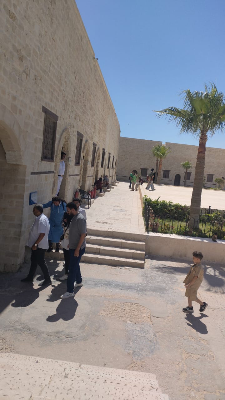 الزائرين الزائرين