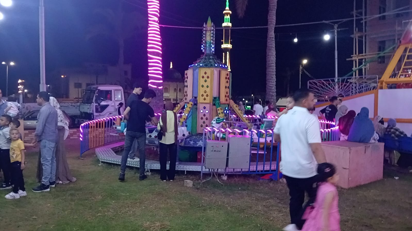 استمتاع الاطفال بالملاهي