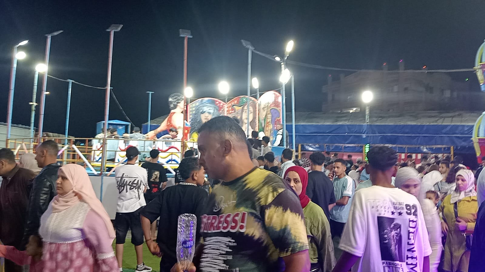 اقبال كبير من الاهالي على المصيف ليلا