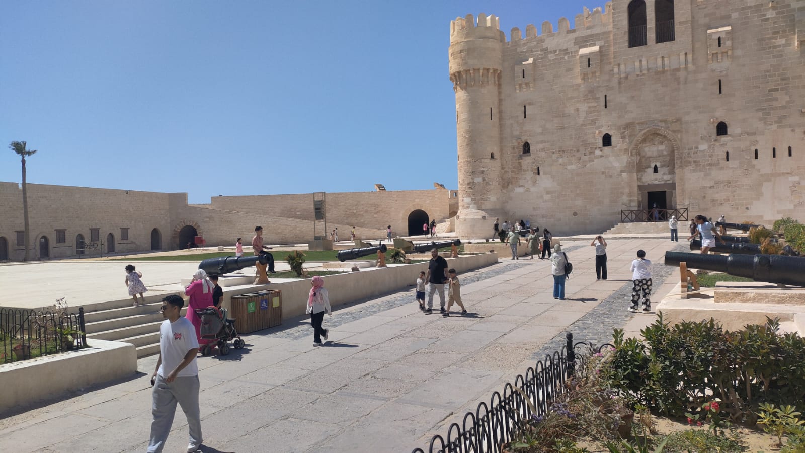 الاقبال على المزارات الاثرية الاقبال على المزارات الاثرية