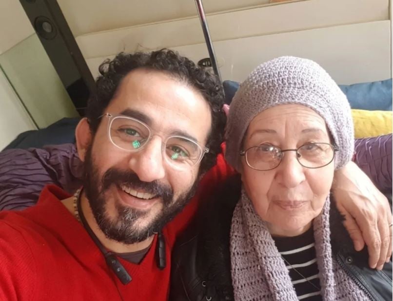 احمد حلمي ووالدته