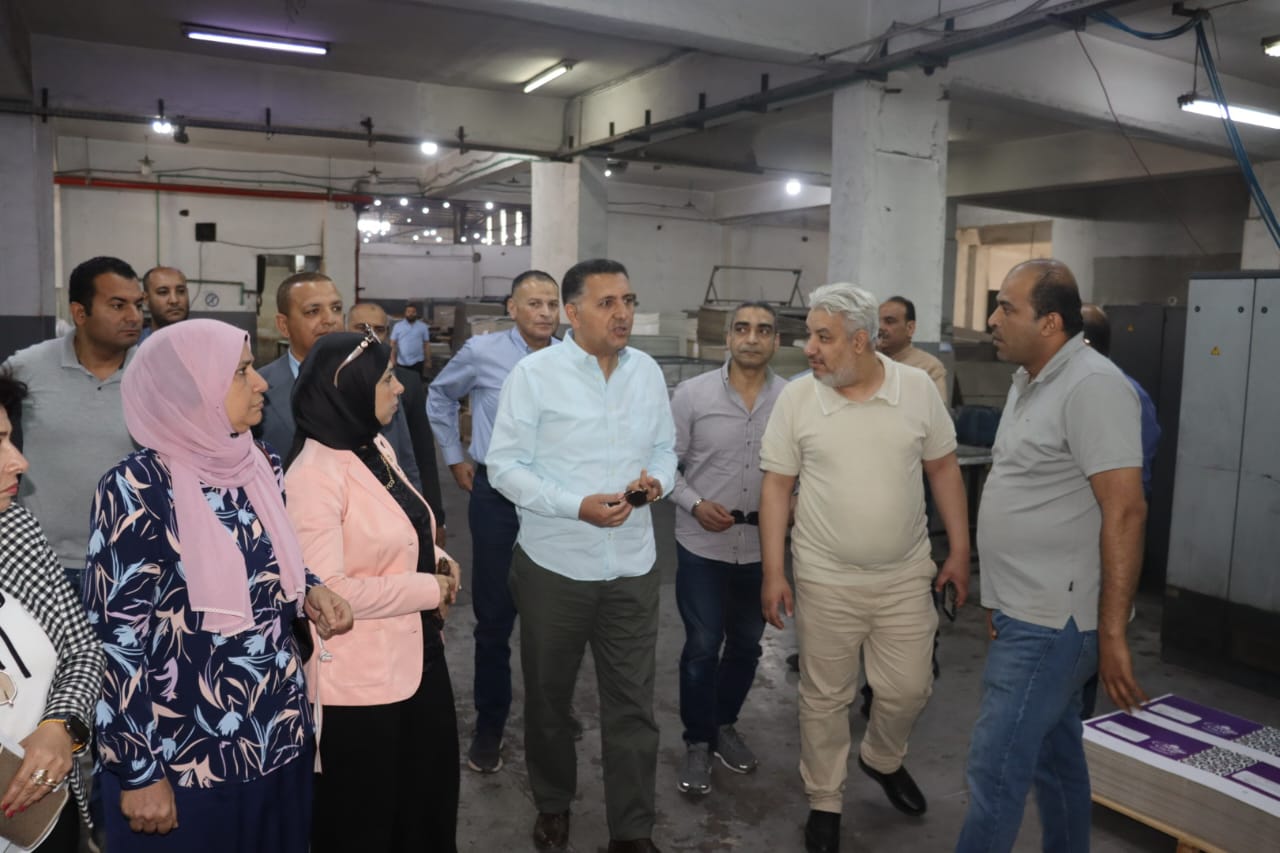 محافظ القليوبية خلال الجولة محافظ القليوبية خلال الجولة