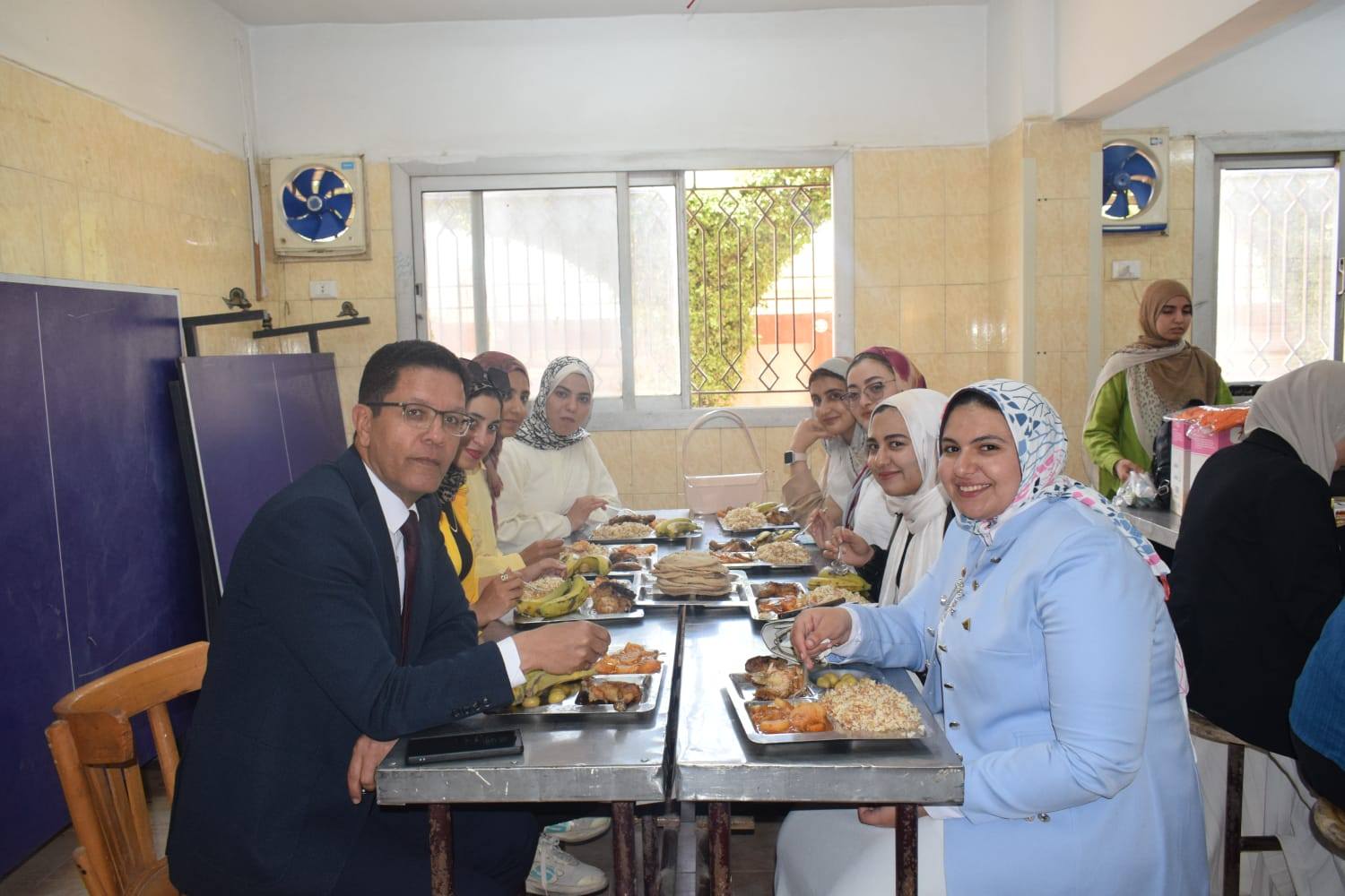 رئيس لجامعة رفقة الطلاب