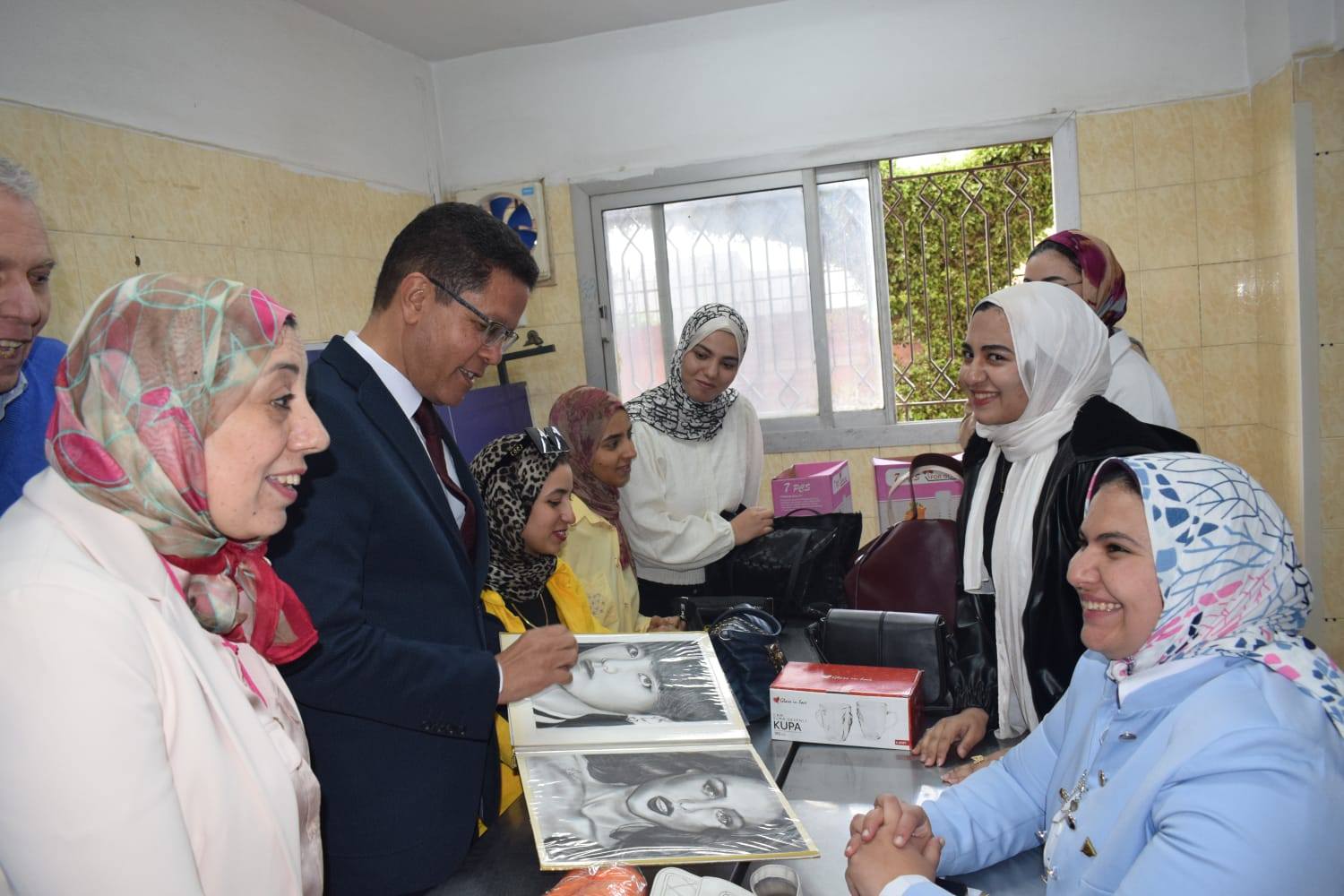 حديث أبوي مع الطلاب