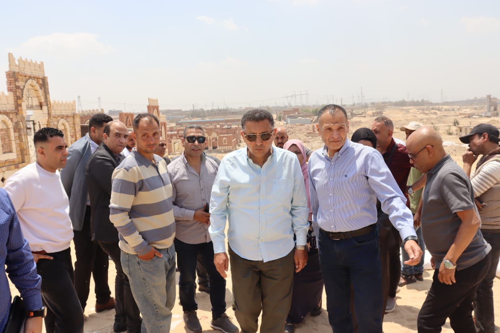 محافظ القليوبية خلال الجولة