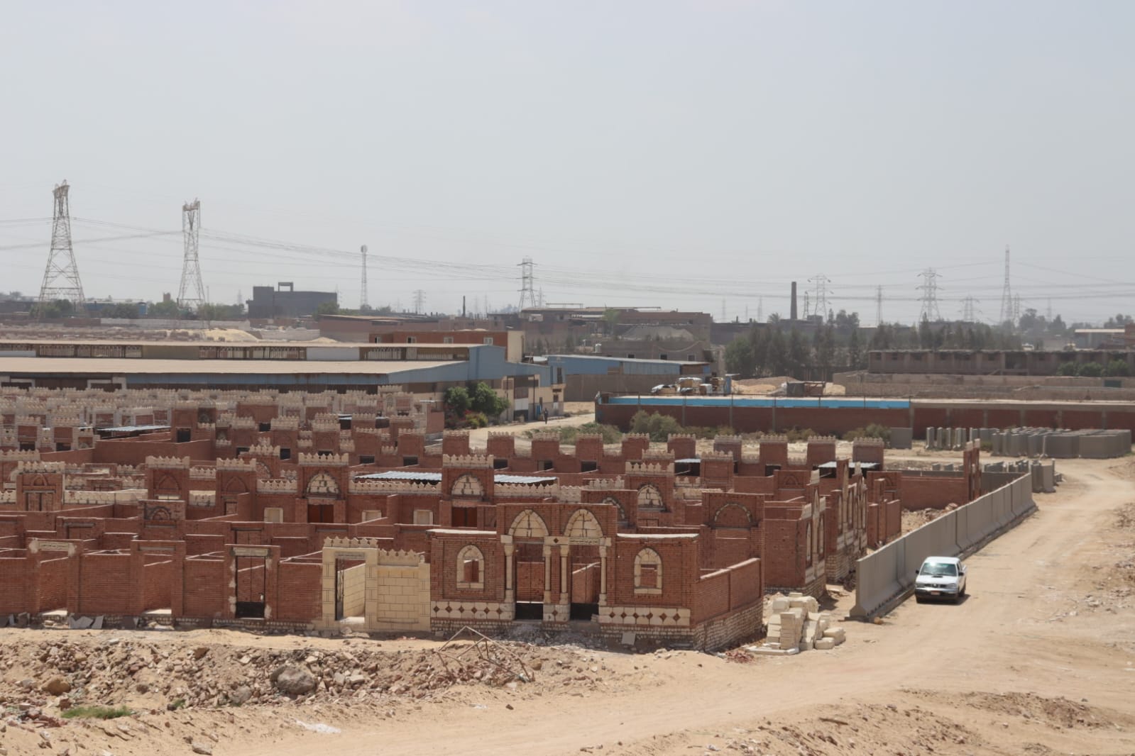 أعمال إنشاء السور