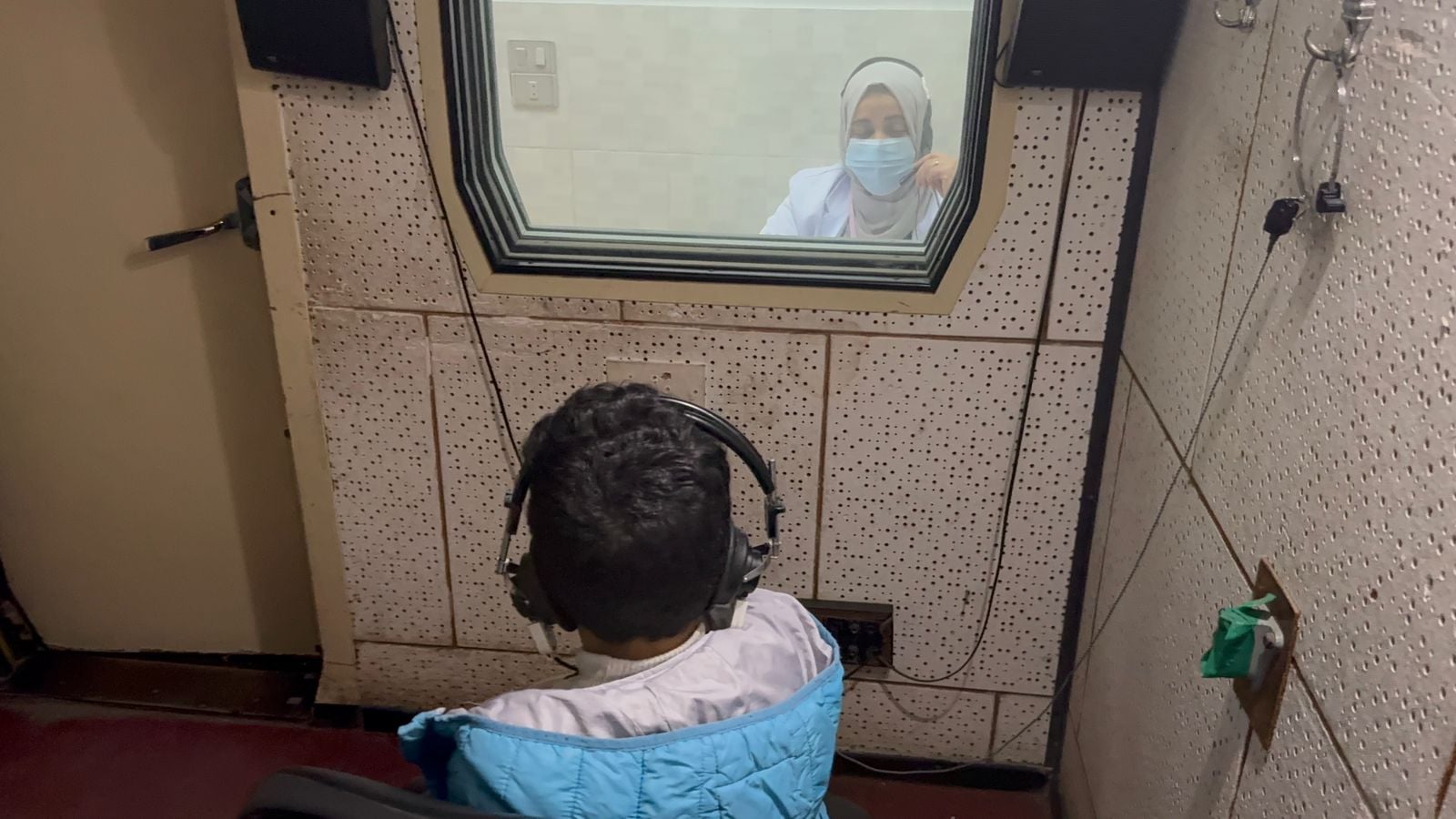 الكشف الطبى داخل معهد السمع والكلام