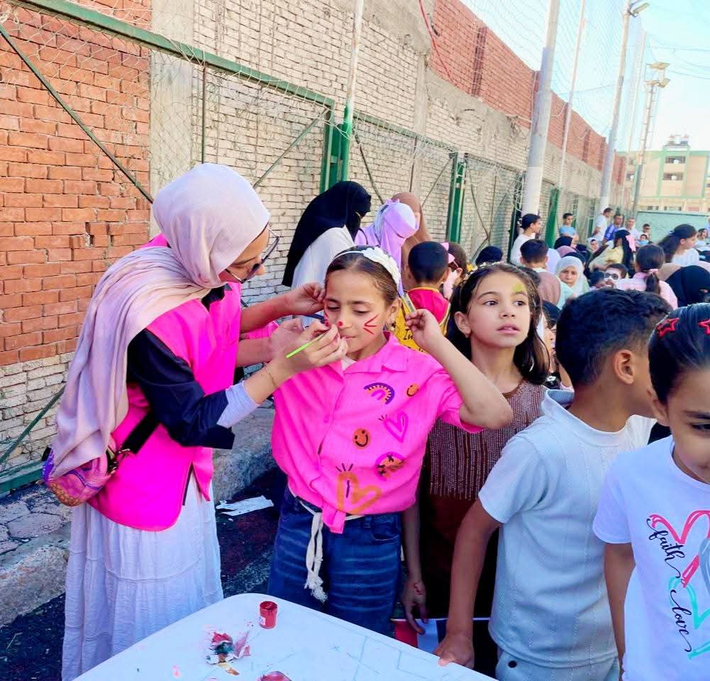 رسم الأطفال احتفالًا بالعيد