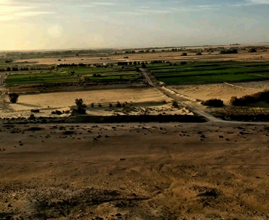 الارض المنبسطة حول معبد الغويطة