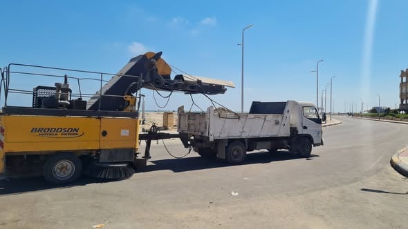 كنس الشوارع بالمصيف
