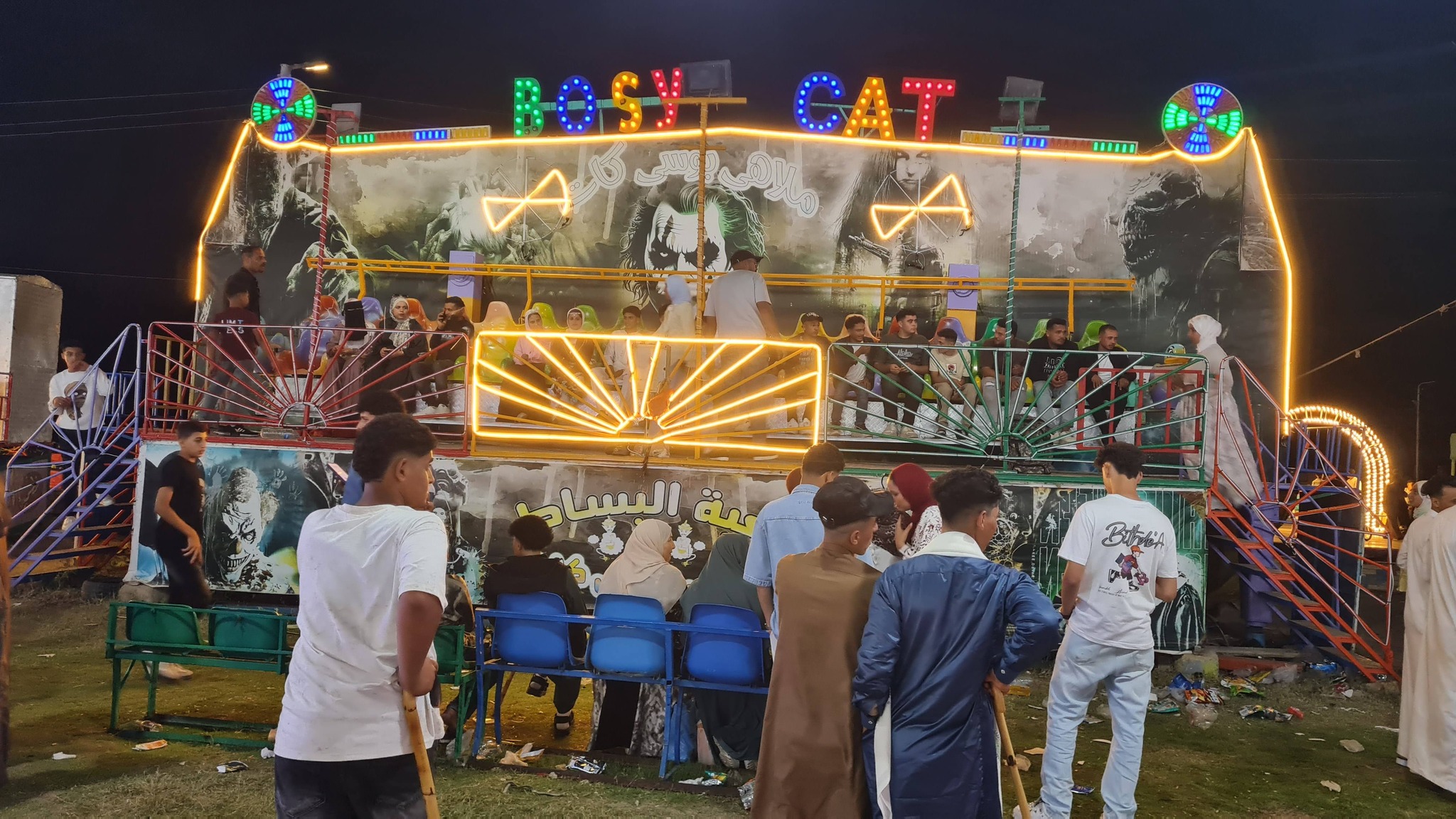 اقبال على الملاهي ليلا بمصيف بلطيم