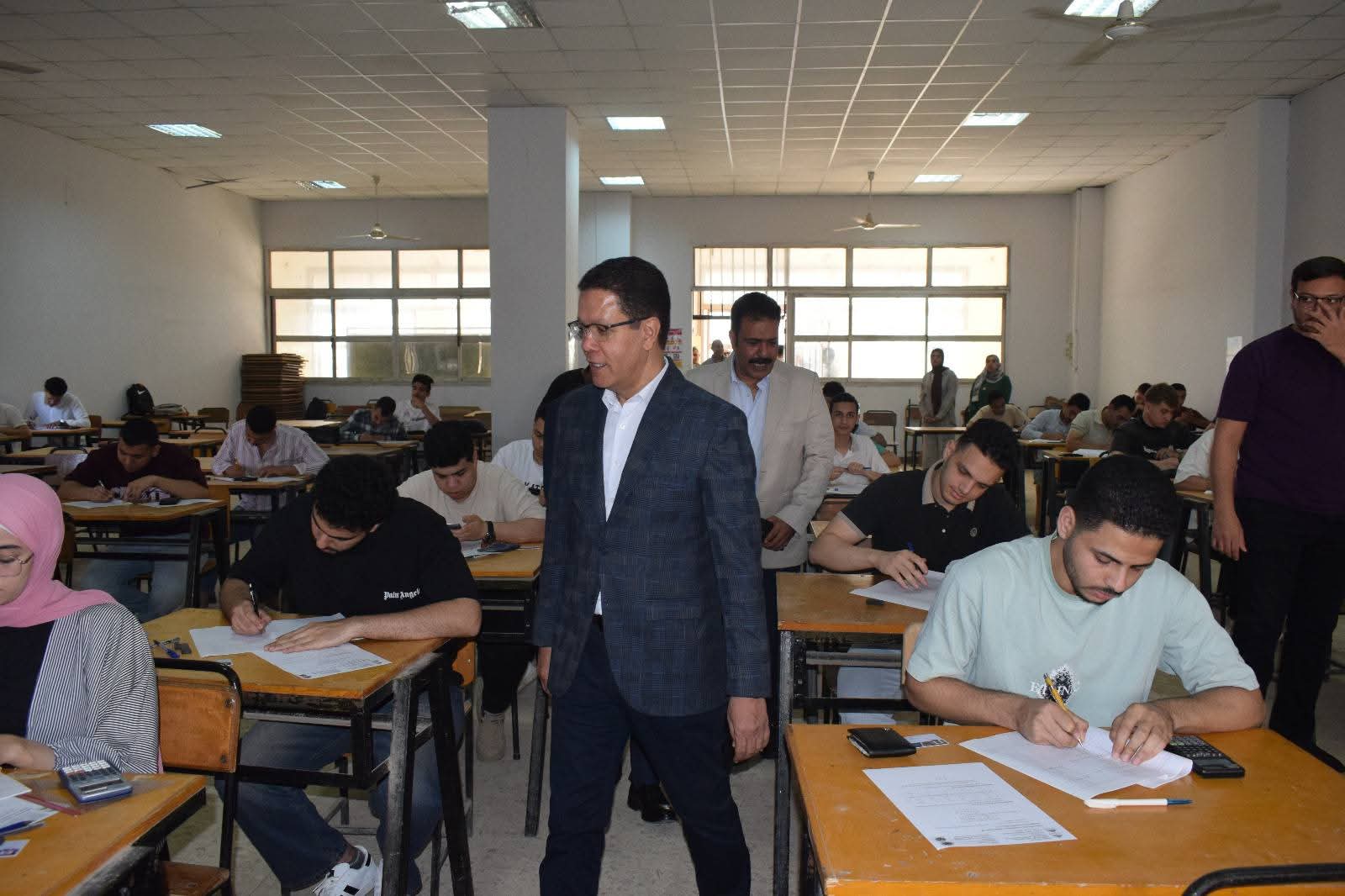 تفقد انتظام الامتحانات