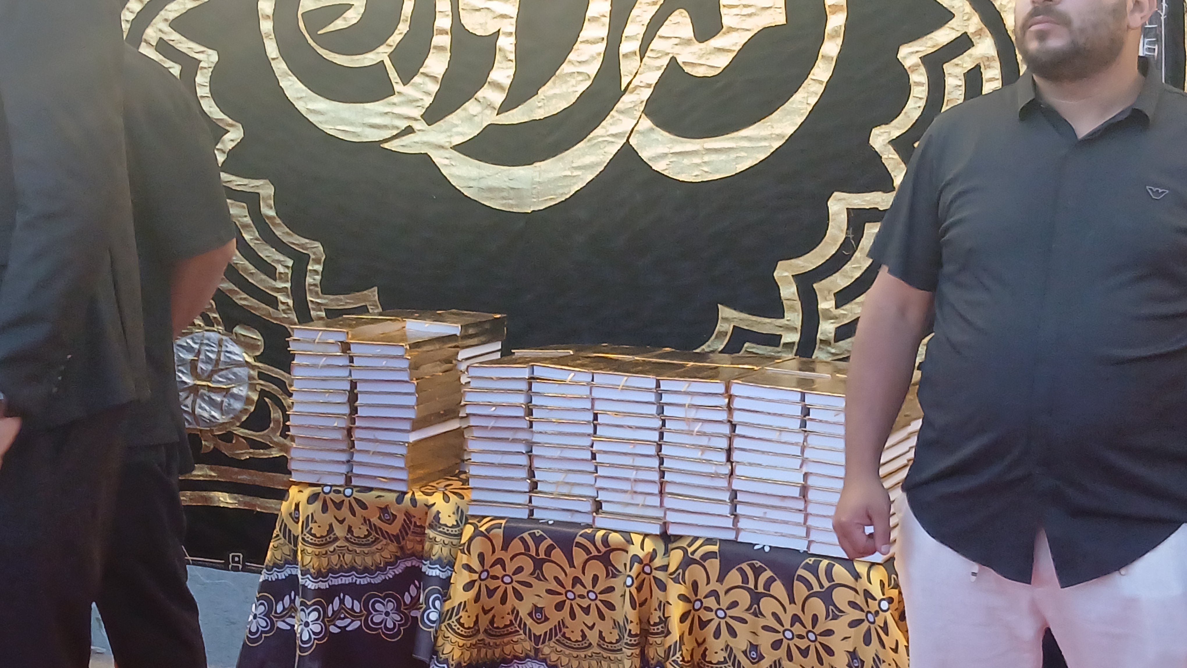 الف مصحف لتوزيعها في عزاء والد حمو بيكا الف مصحف لتوزيعها في عزاء والد حمو بيكا