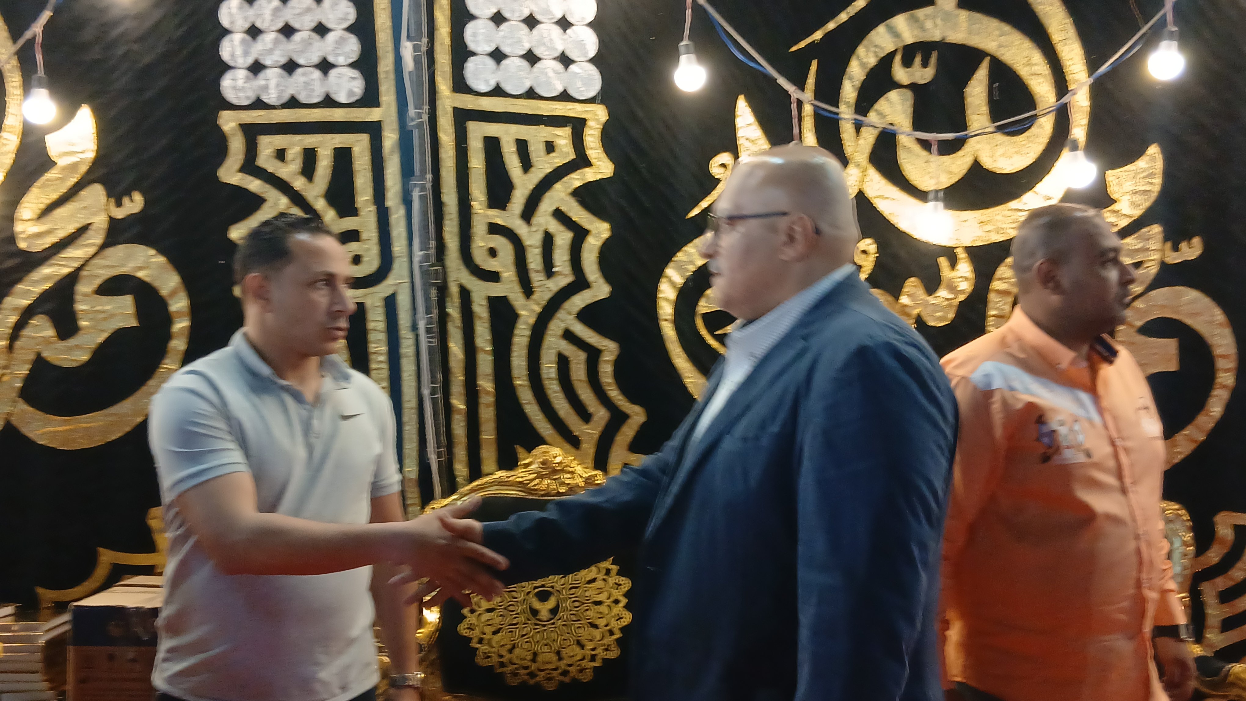 الحج فرج ابو خالد في عزاء والد حمو بيكا الحج فرج ابو خالد في عزاء والد حمو بيكا