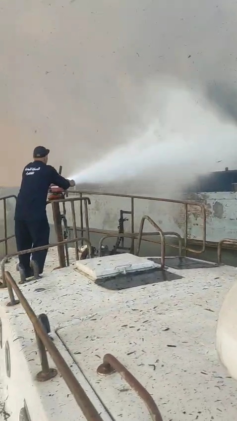 السيطرة على حريق هيش داخل جزيرة الدهب بنهر النيل (3)