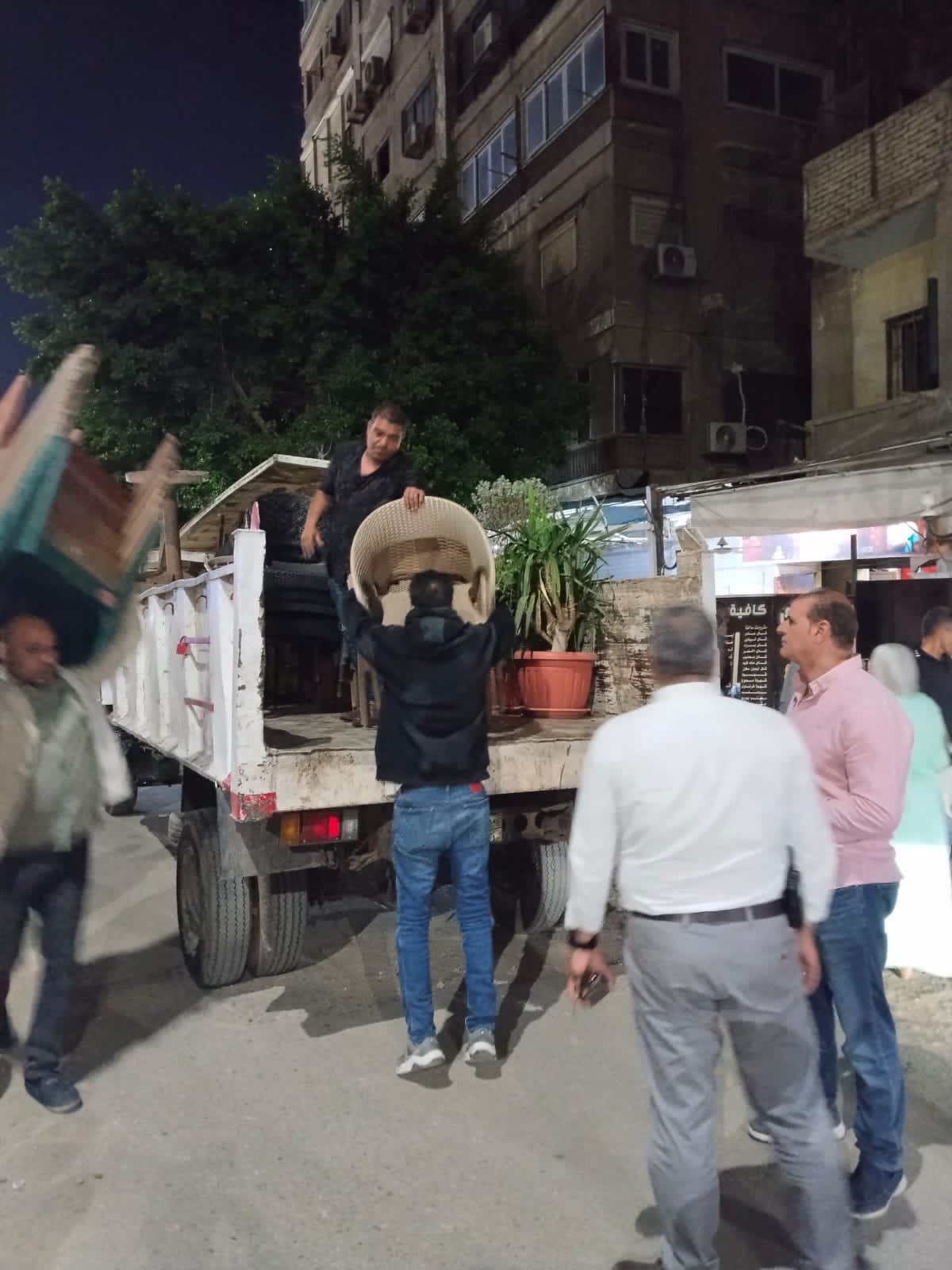 غلق وتشميع المقاهى المخالفة خلال حملة مكبرة بحى العجوزة