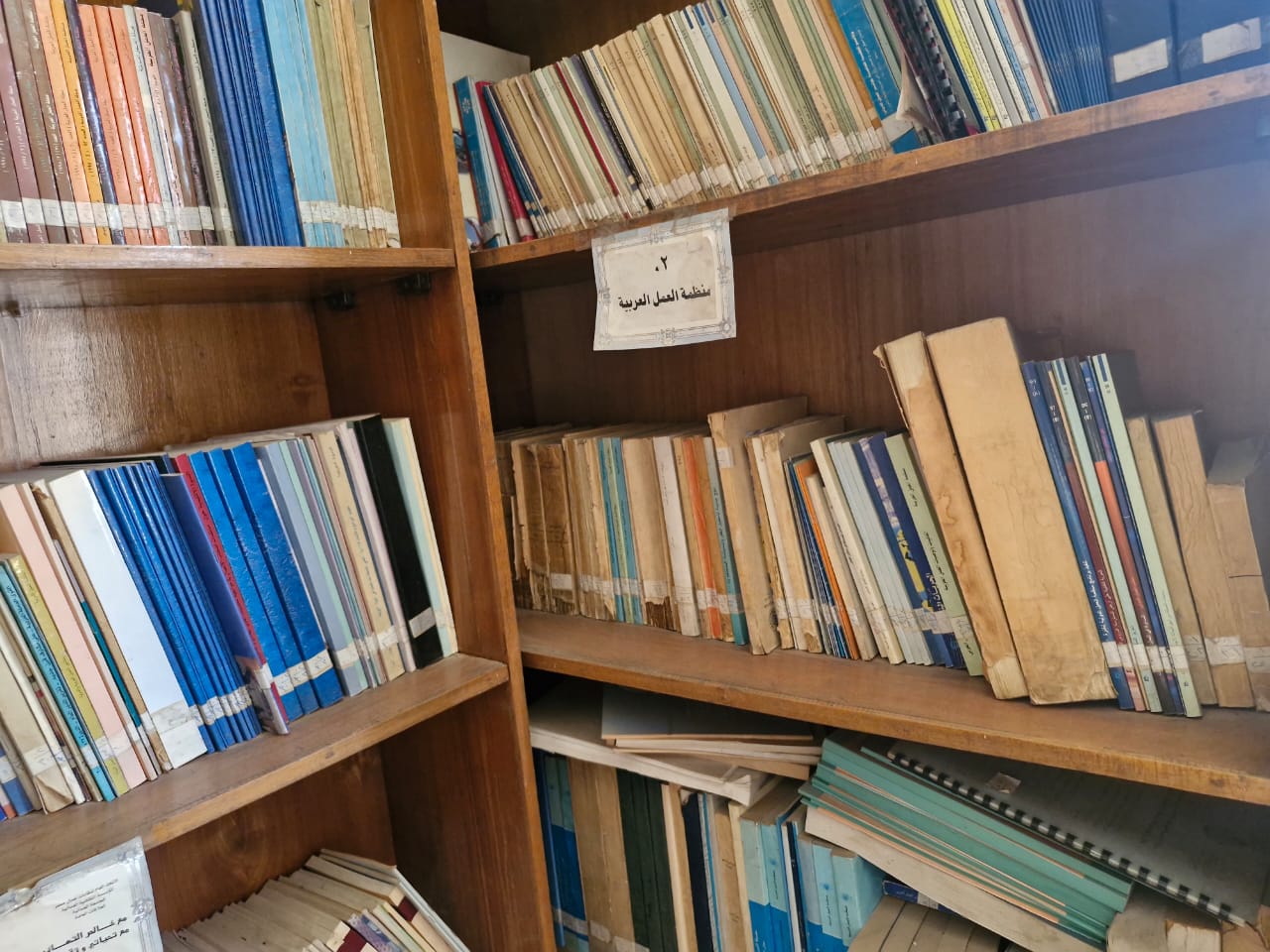 جانب من المكتبة جانب من المكتبة