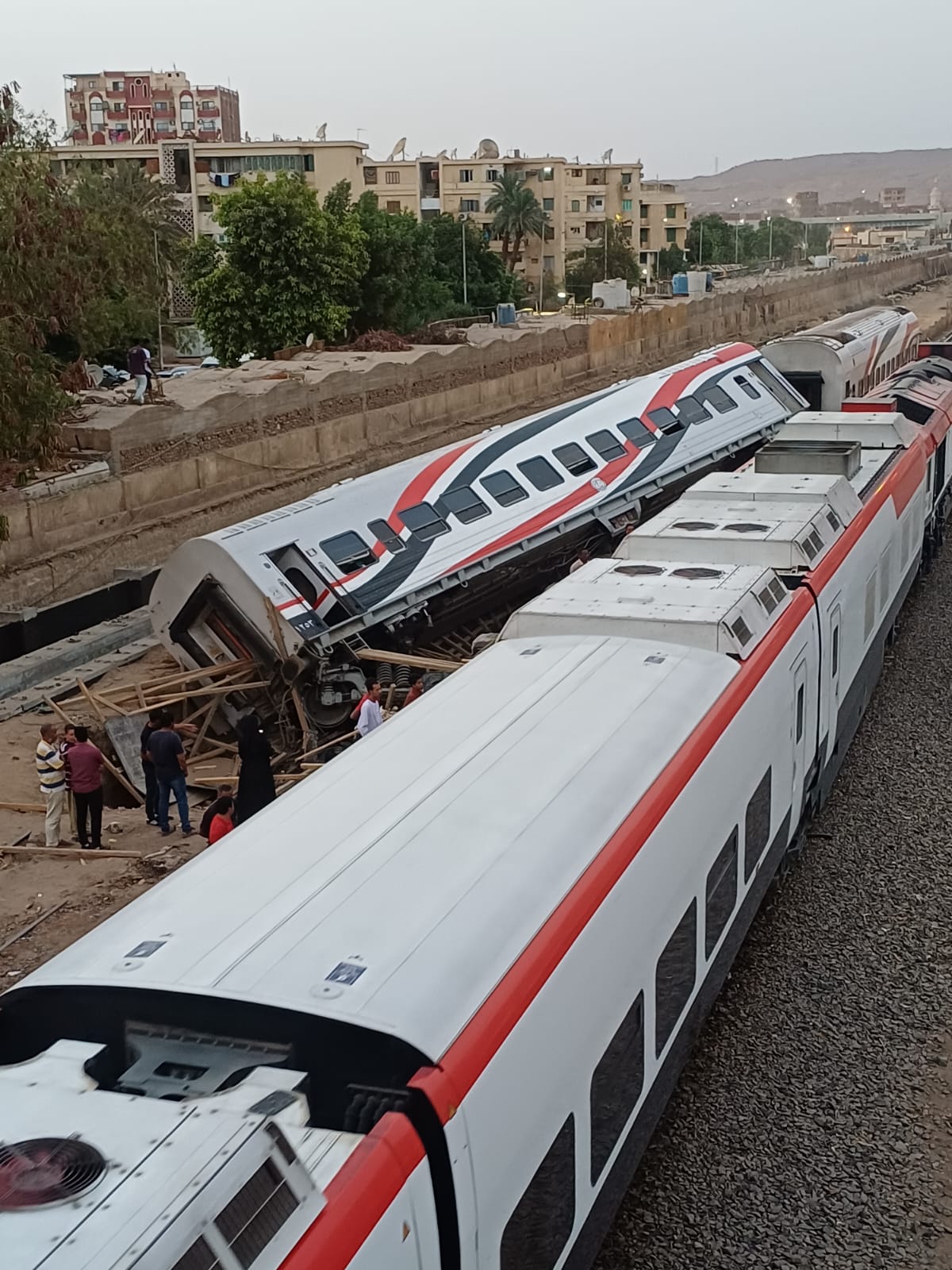 انقلاب عربة قطار روسى بأسوان (3)