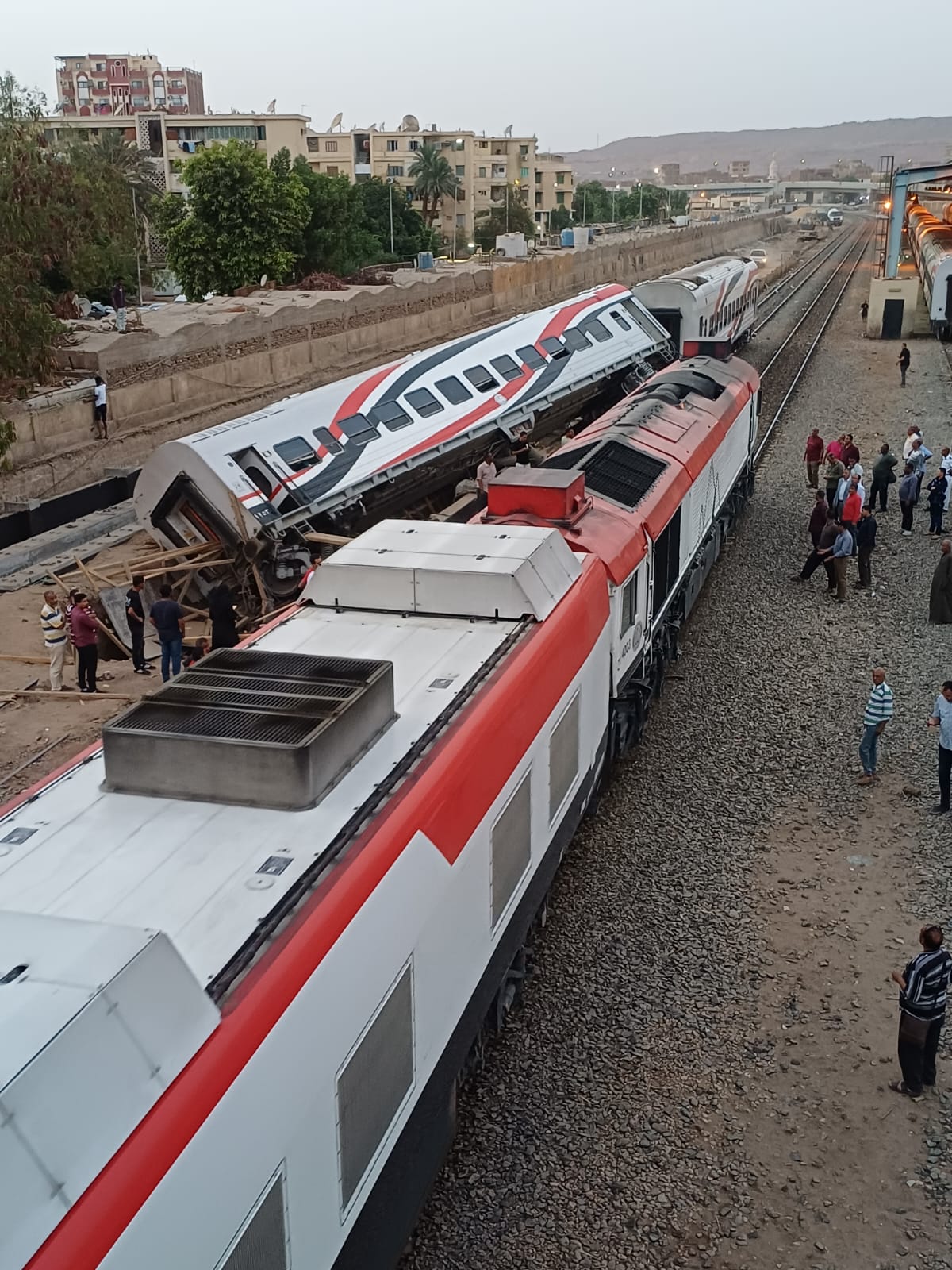 انقلاب عربة قطار روسى بأسوان (1)