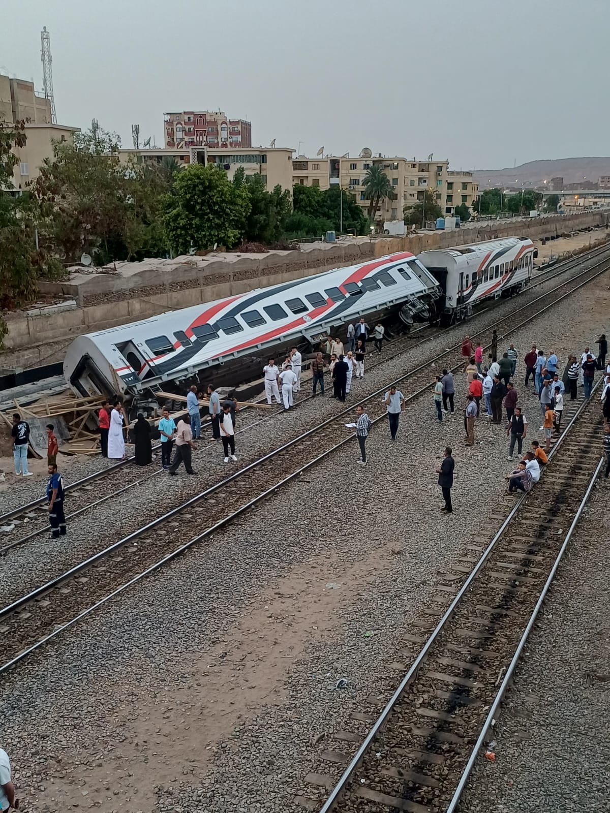 انقلاب عربة قطار روسى بأسوان (4)