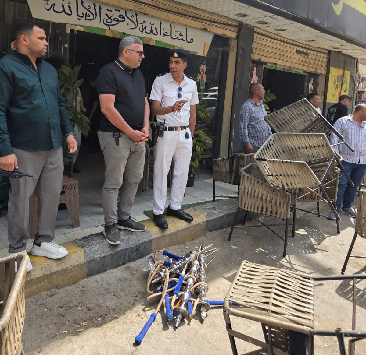 تشميع 11 منشأة مخالفة ورفع إشغالات الشارع خلال حملة بالطالبية.. صور