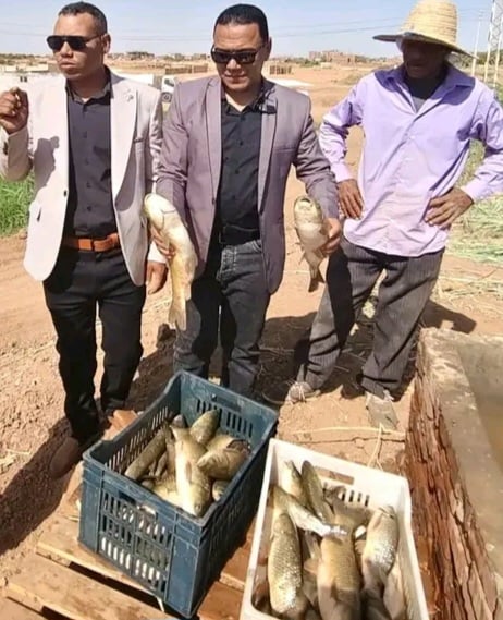 رئيس القرية يتابع اعمال الصيد