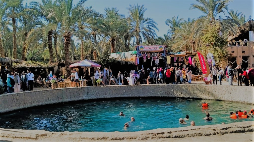 رواج سياحي بواحة سيوة = عين كليوباترا