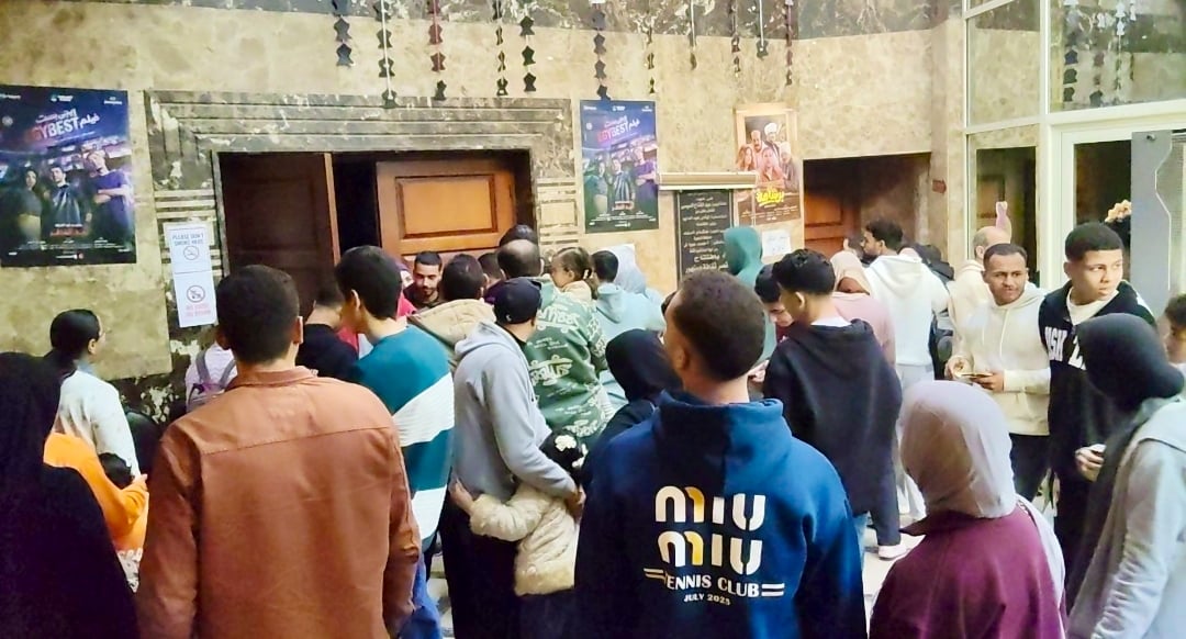 إقبال الشباب على سينما الشعب بدمنهور