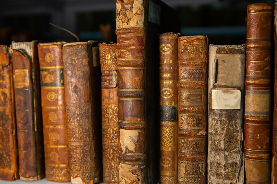 كتاب يحمل رسالة خفية