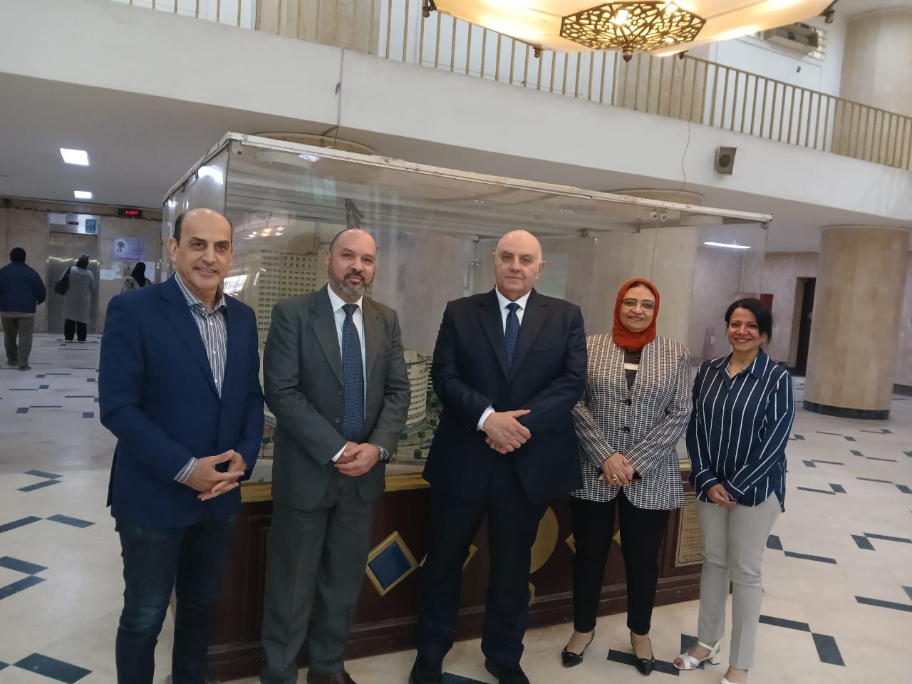 السفير ألكسندر بيليسر موراجا  خلال تواجده بالاذاعه