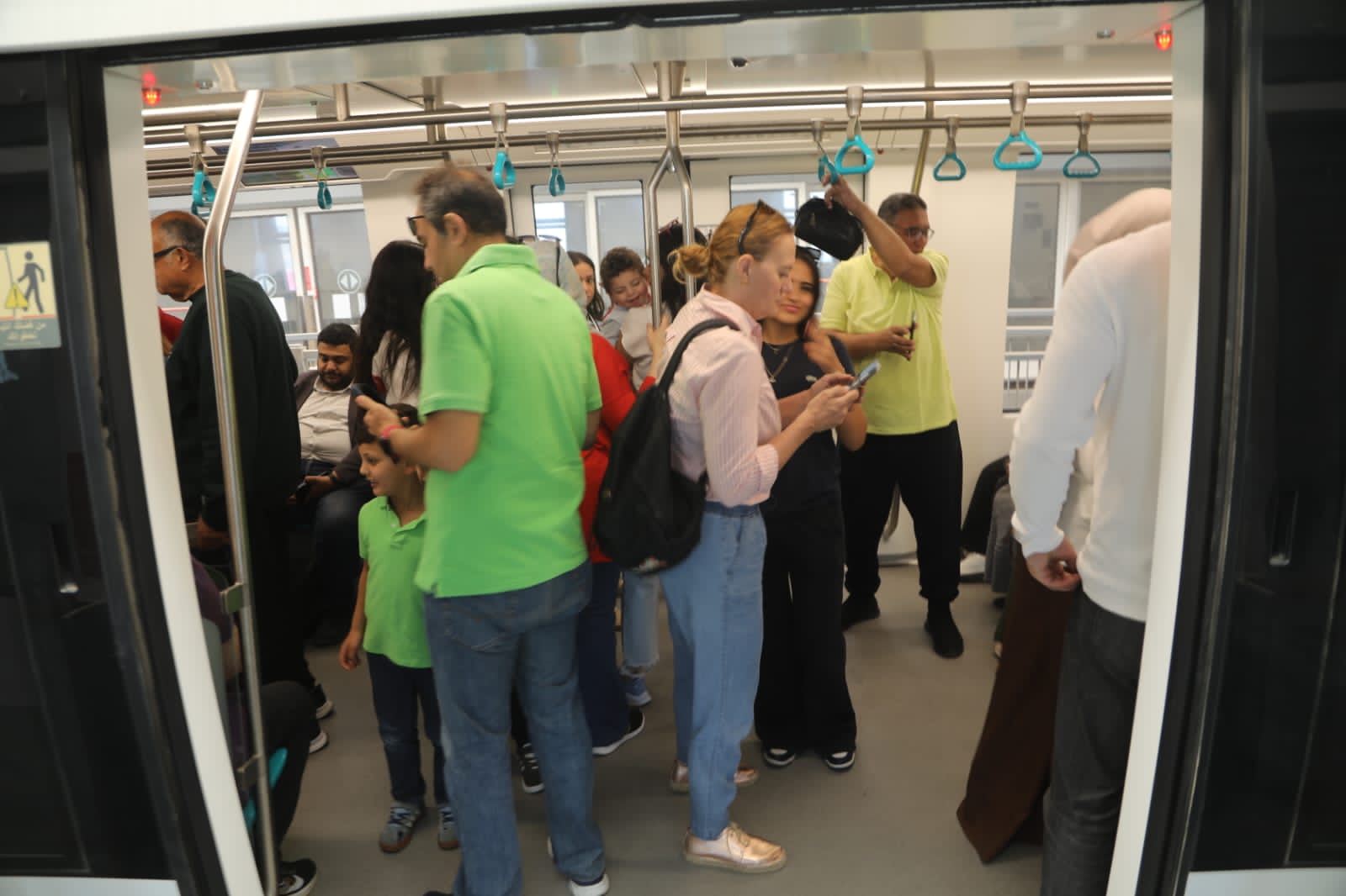 إقبال جماهيرى كبير على المونوريل