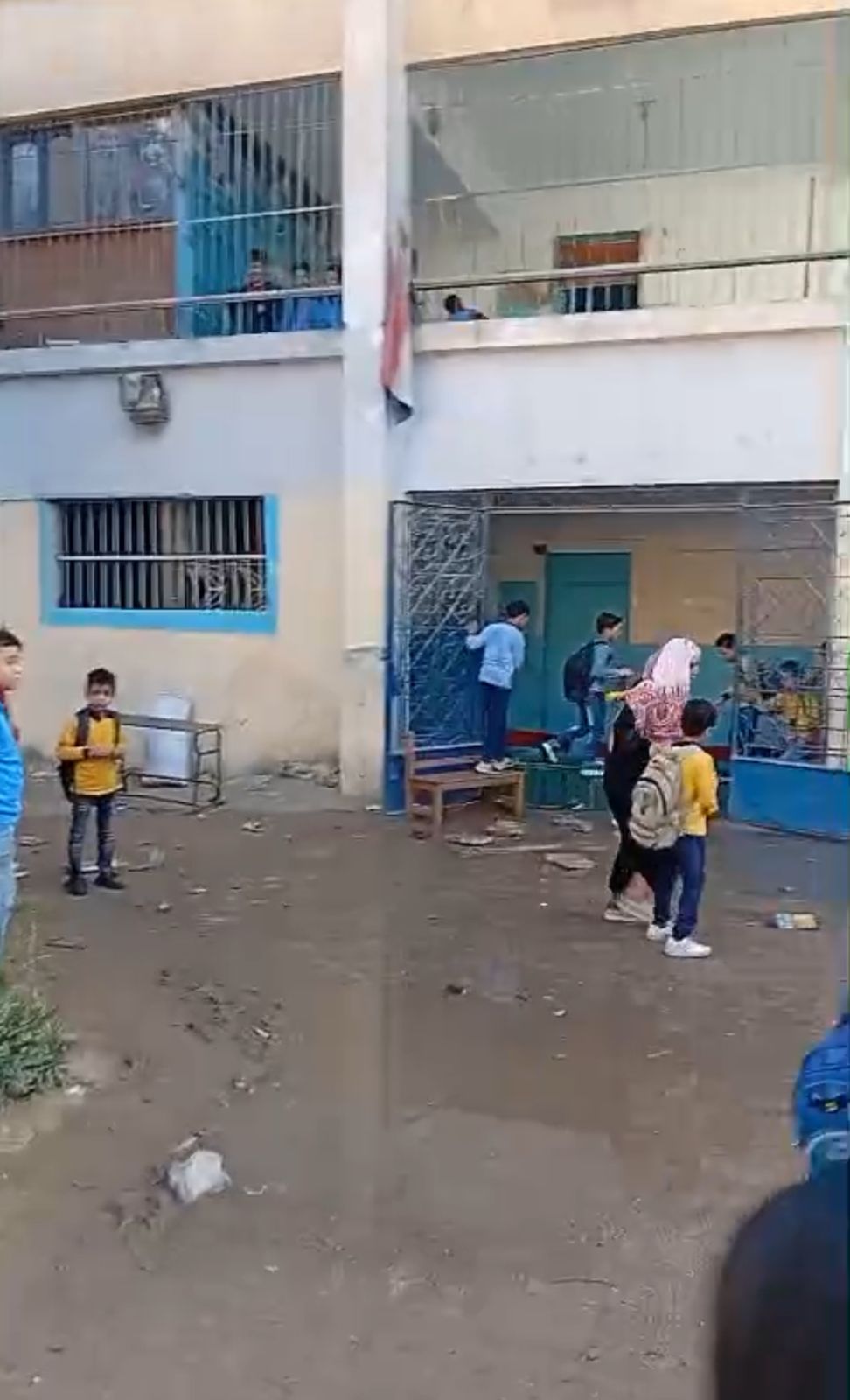 أهالى بشتيل البلد فى الجيزة يستغيثون بسبب طفح الصرف الصحى (2)
