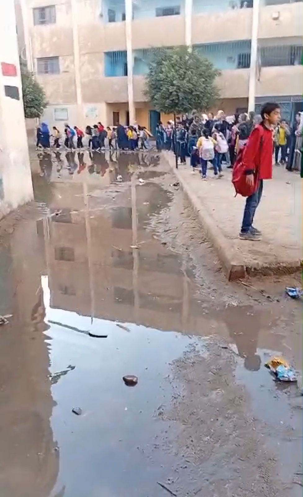 أهالى بشتيل البلد فى الجيزة يستغيثون بسبب طفح الصرف الصحى (3)